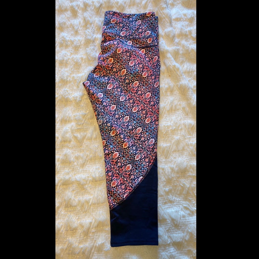 Athleta Paisley Shock Chaturanga Capri